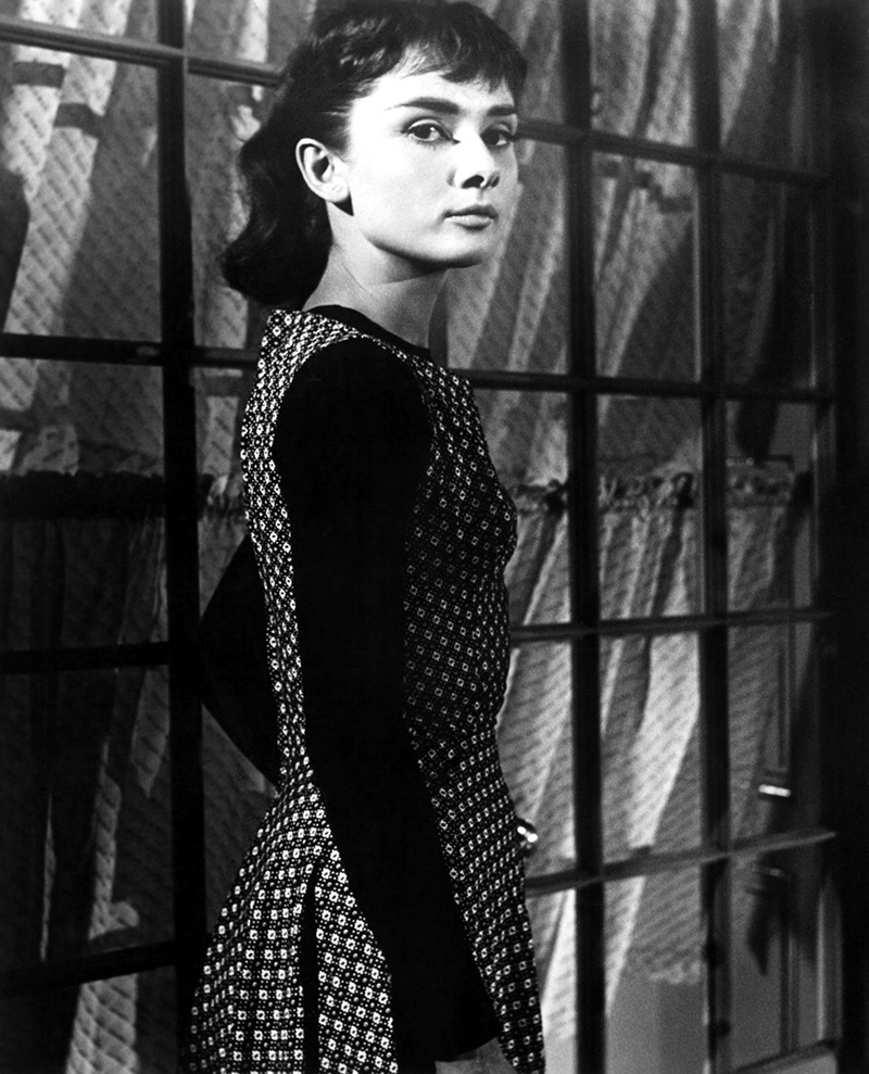Audrey-Hepburn-sabrina-1954-12036945-1617-2000