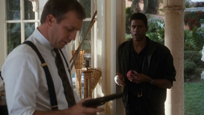 The.Bodyguard.1992.720p.Blu Ray.ARABLIONZ.TV .BY .KOKO .mkv snapshot w700