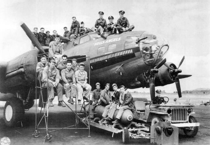 boeing b 17f 25 bo fortress 42 24577 hells angels w700