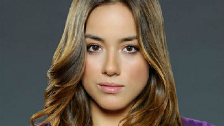 chloe bennet w750