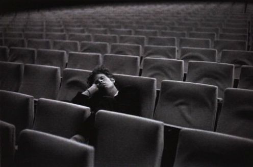 tom waite in empty cinema3434