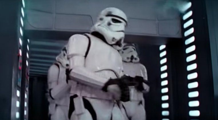 برخورد سر یکی از نیروهای طوفان در Star Wars