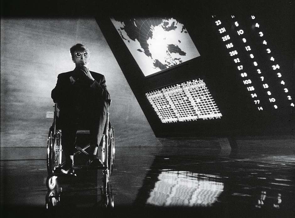 ۸- Dr. Strangelove or: How I Learned to Stop Worrying and Love the Bomb (1964)